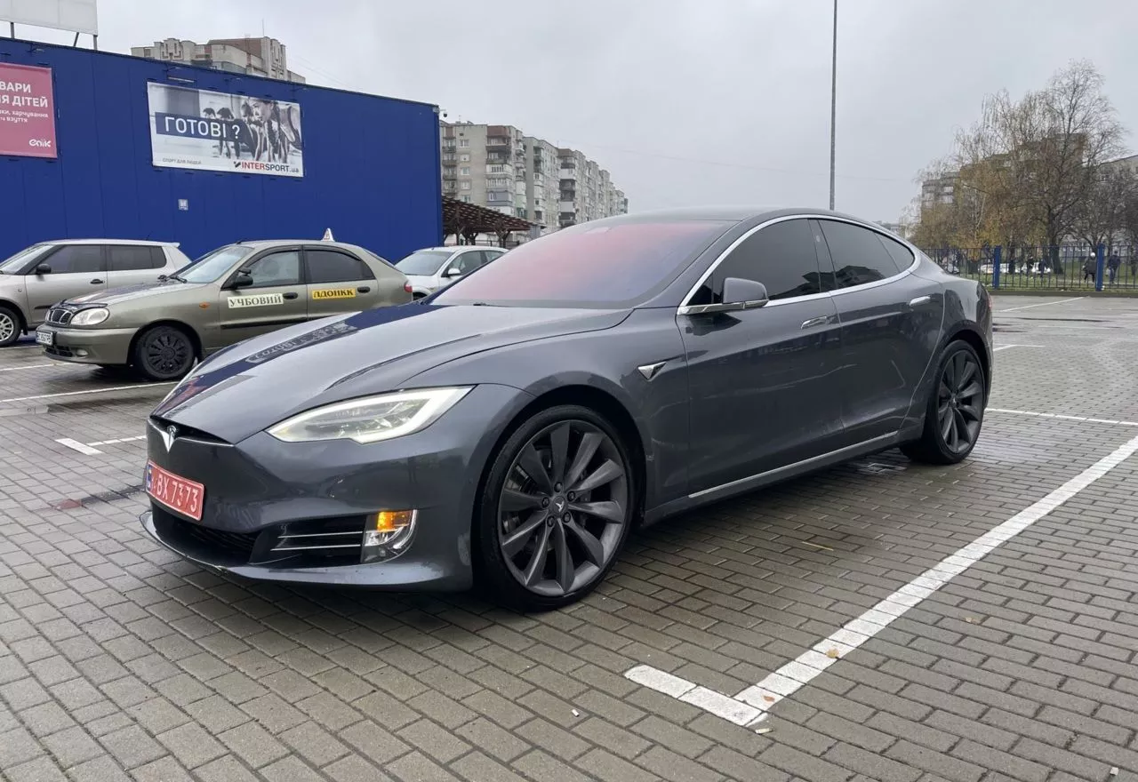 Tesla Model S 