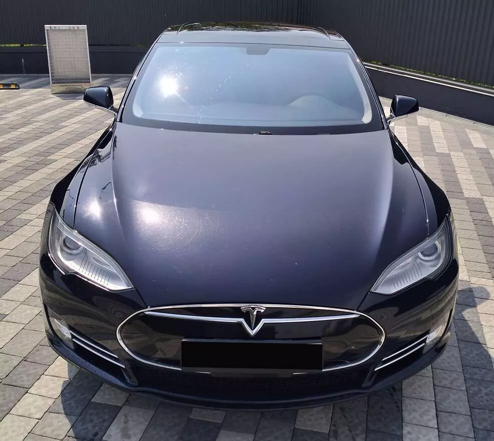 Tesla Model S 