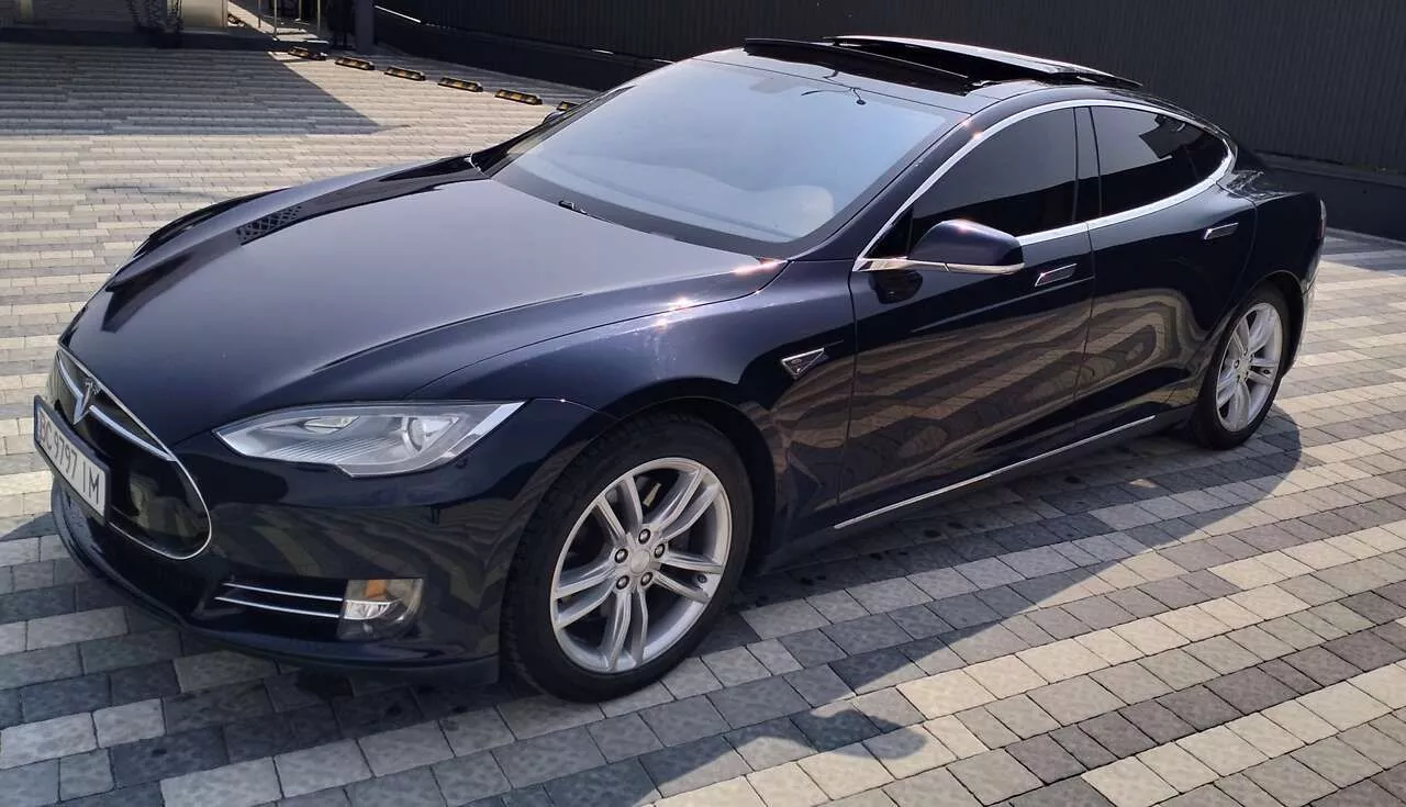 Tesla Model S  60 kWh 201351