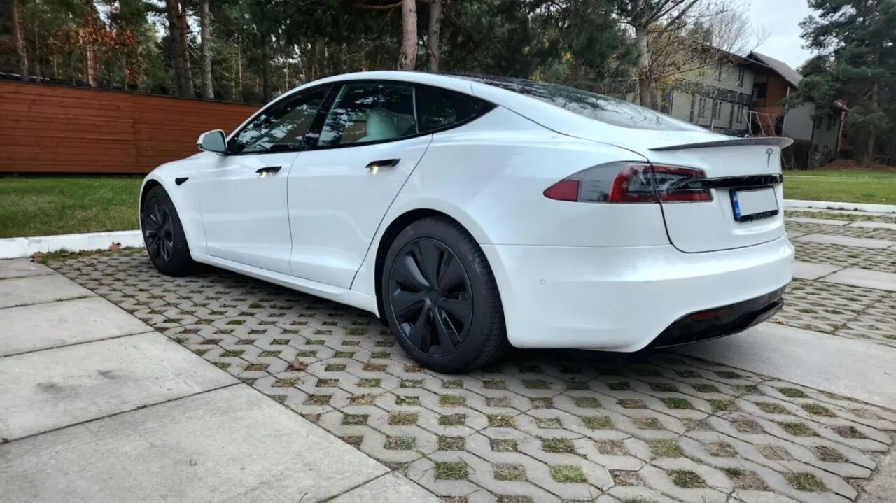 Tesla Model S 