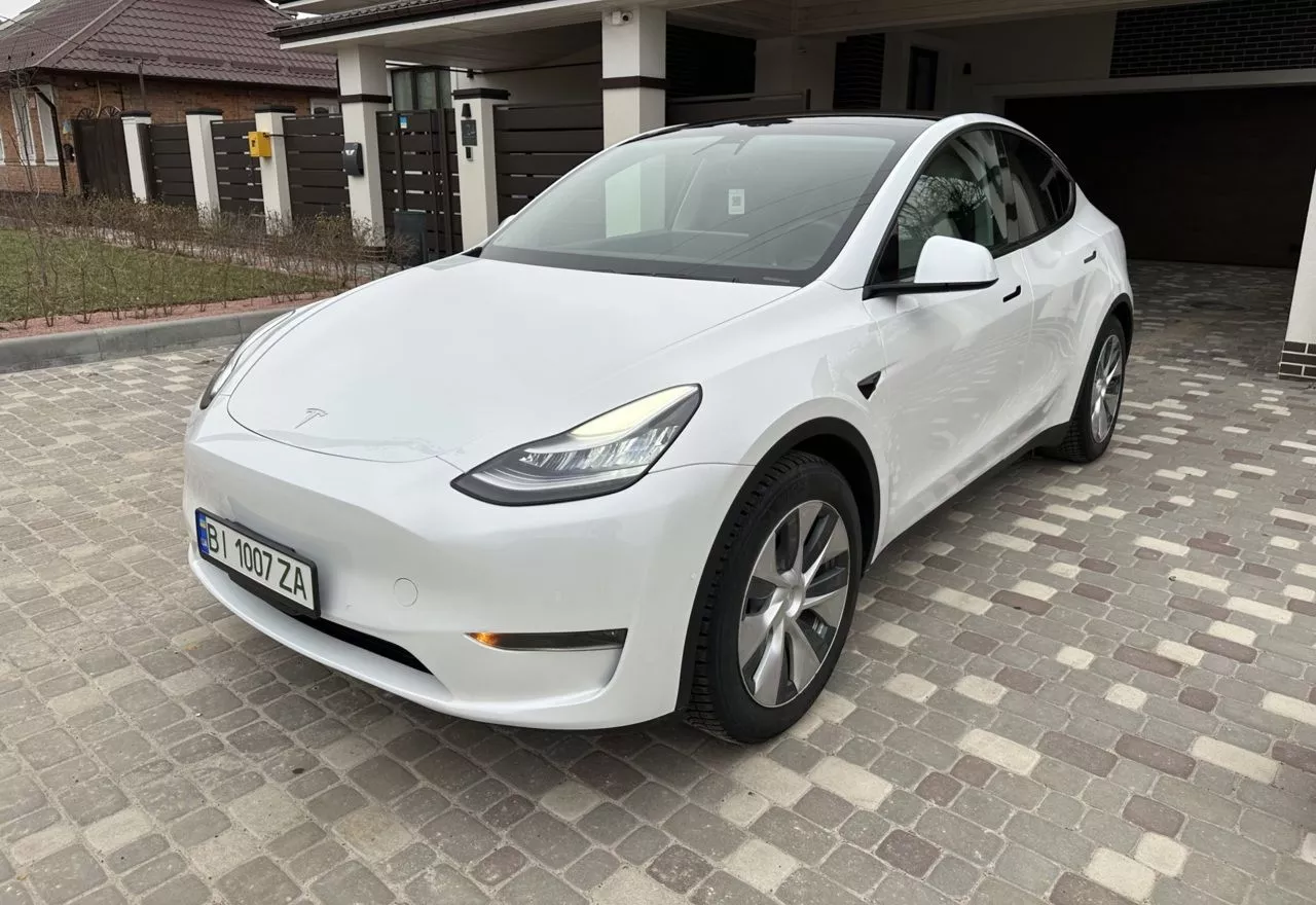 Tesla Model Y  202001