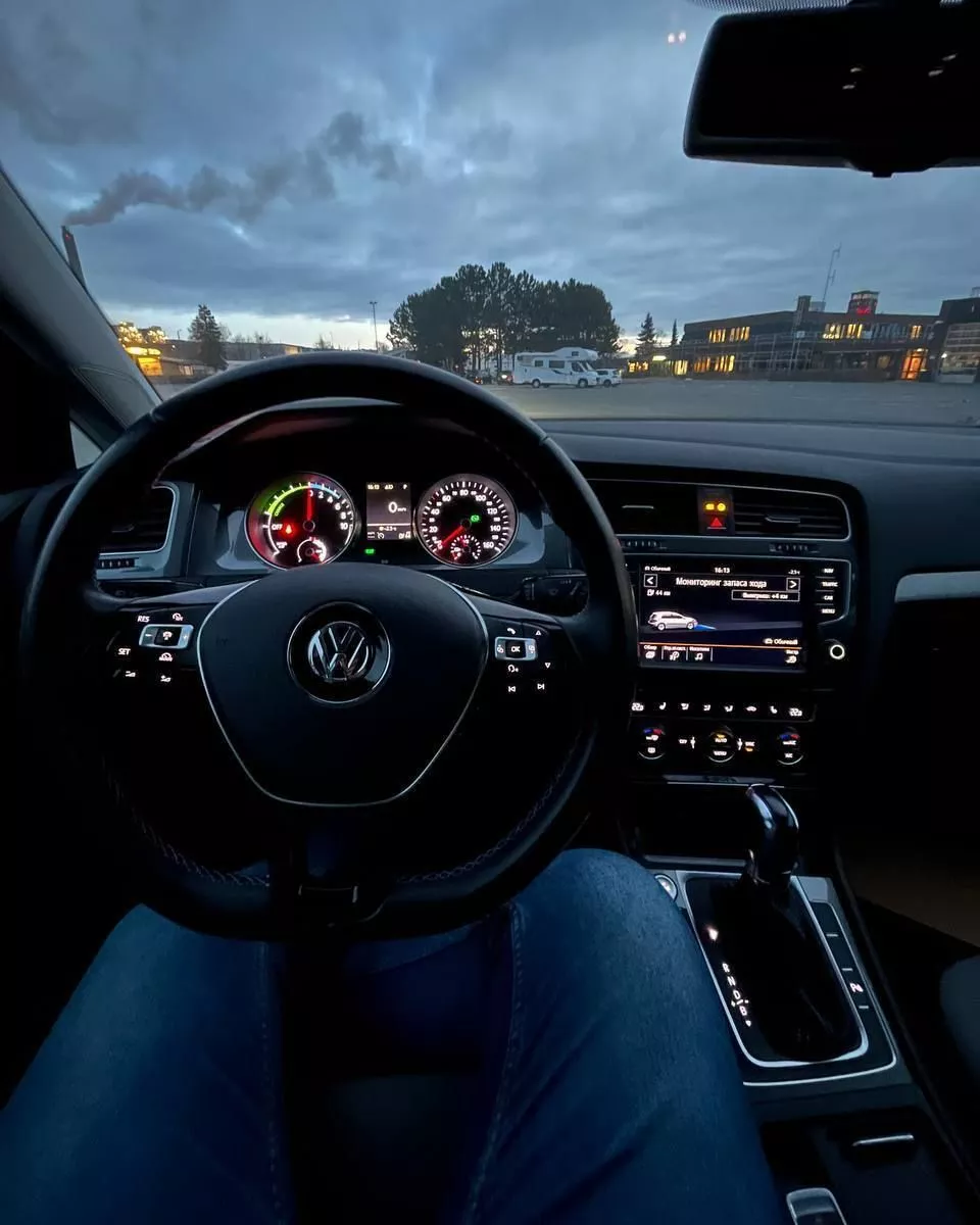 Volkswagen e-Golf  24 kWh 2015201