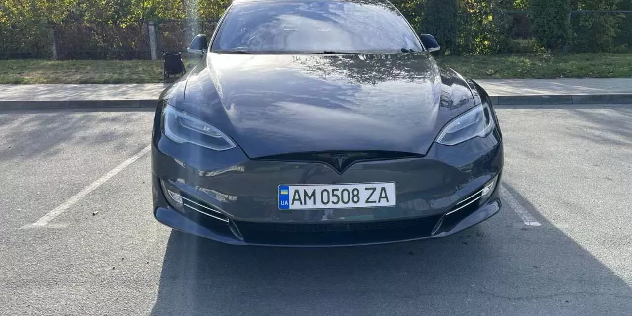 Tesla Model S 