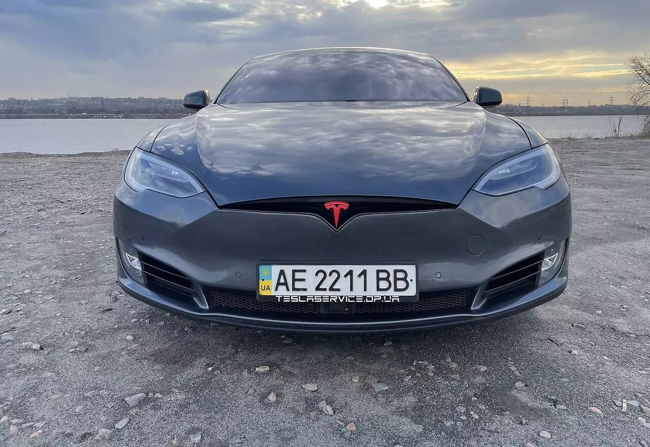 Tesla Model S  90 kWh 201411