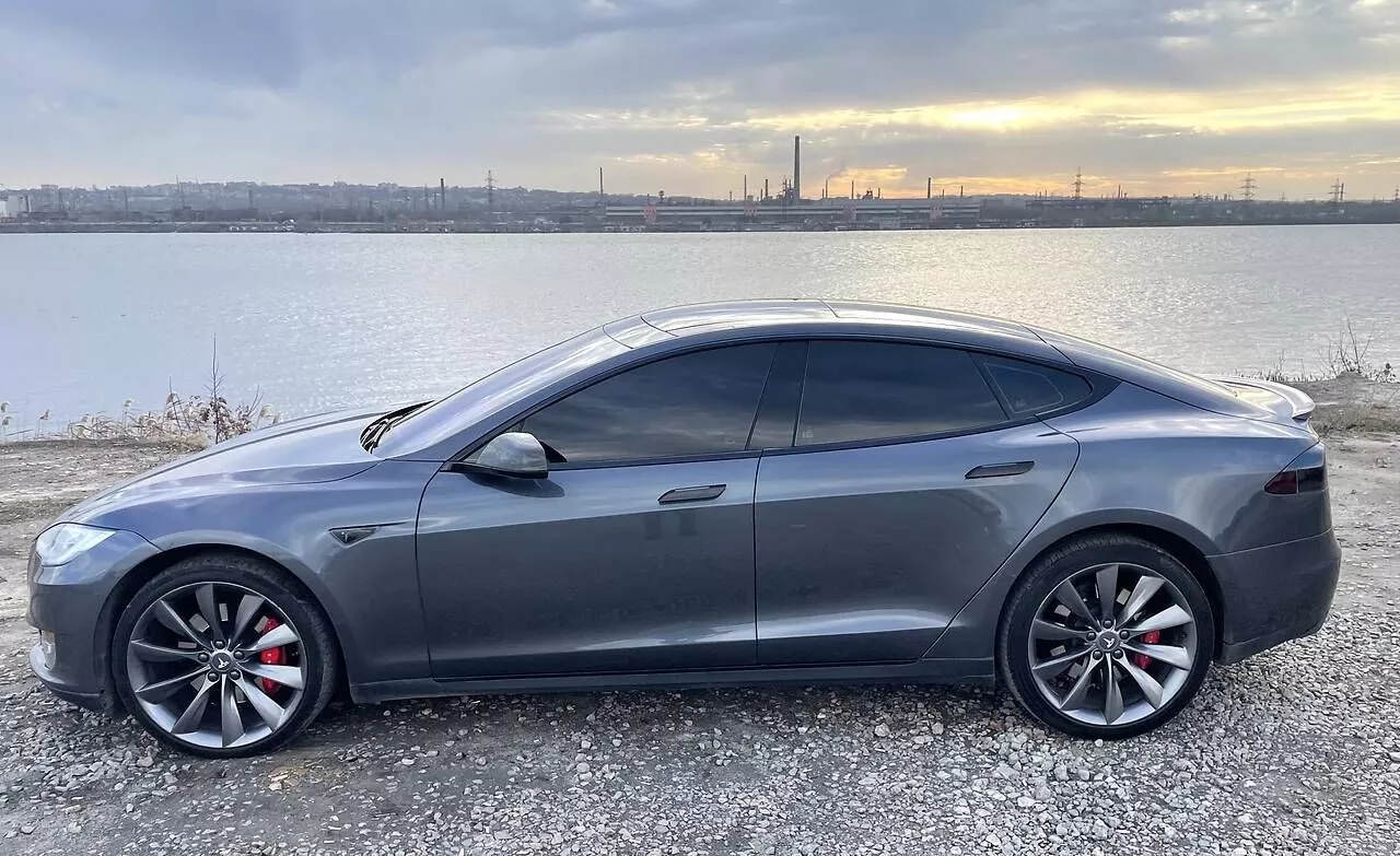 Tesla Model S  90 kWh 201421