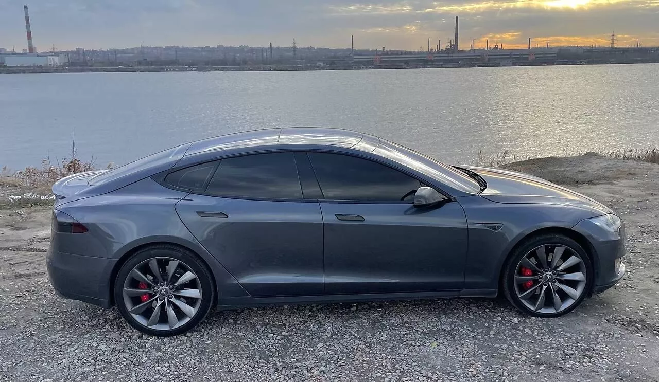 Tesla Model S  90 kWh 201461