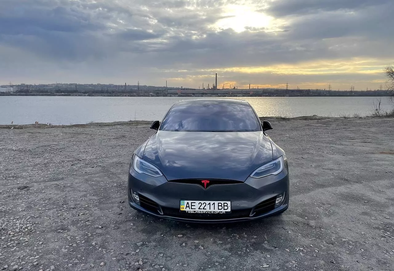 Tesla Model S  90 kWh 201481