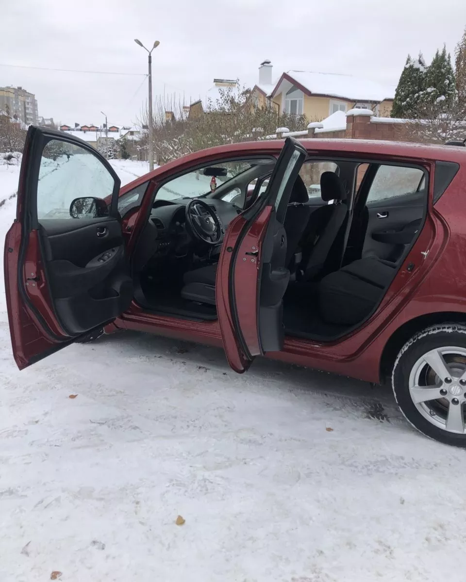 Nissan Leaf  24 kWh 2014111