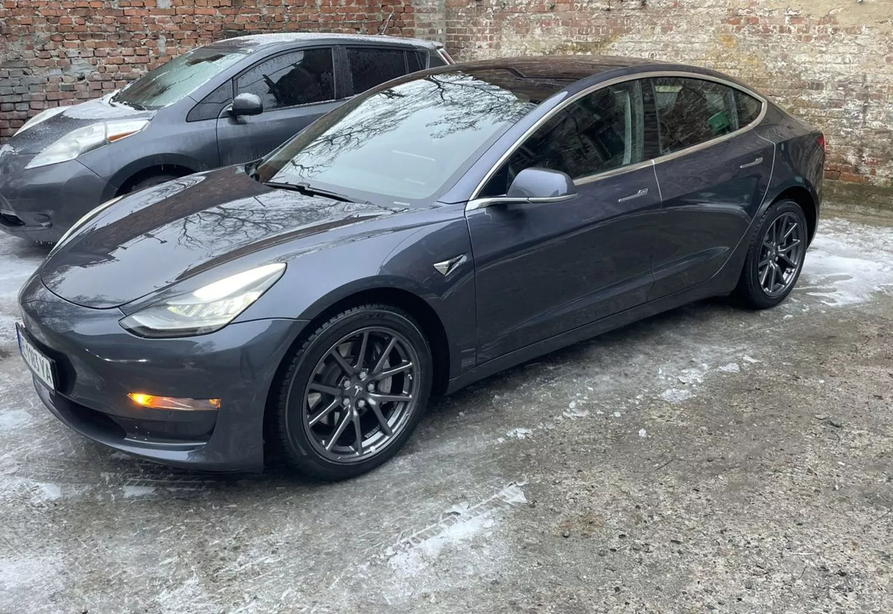 Tesla Model 3  75 kWh 2018131