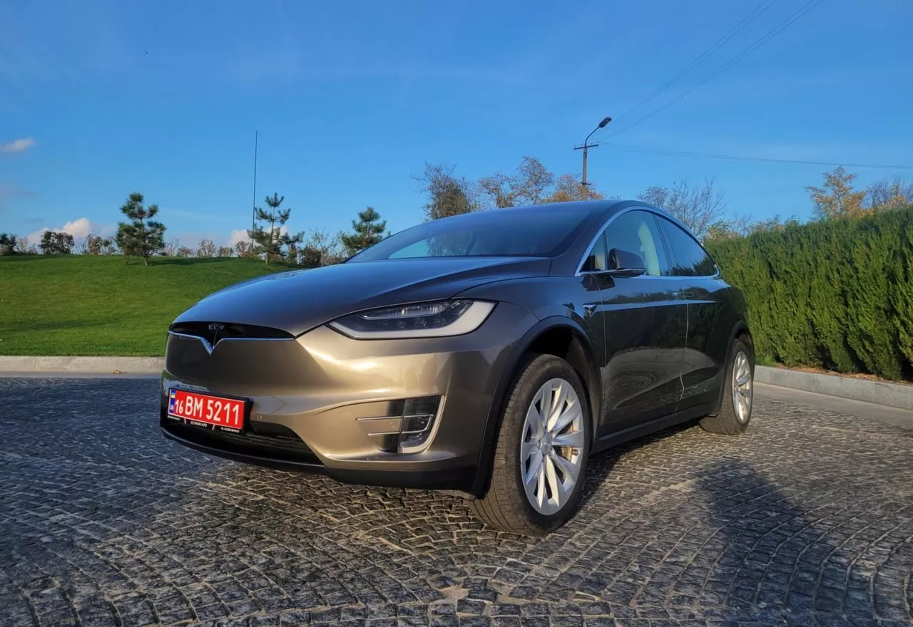 Tesla Model X 