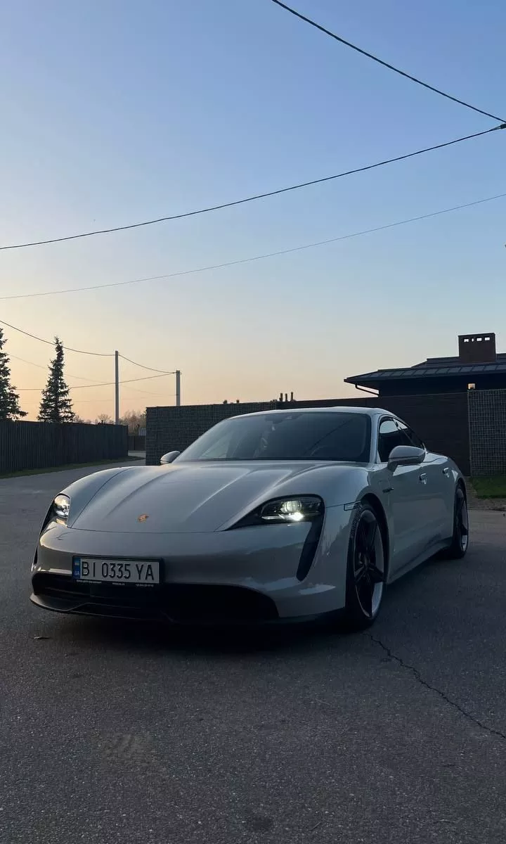 Porsche Taycan  93.4 kWh 202011