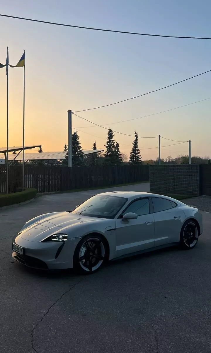 Porsche Taycan  93.4 kWh 202021