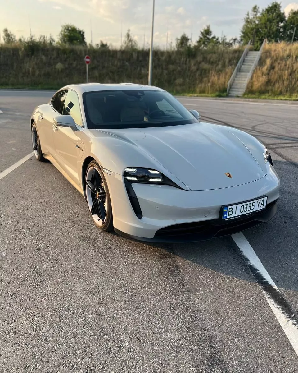 Porsche Taycan  93.4 kWh 202041