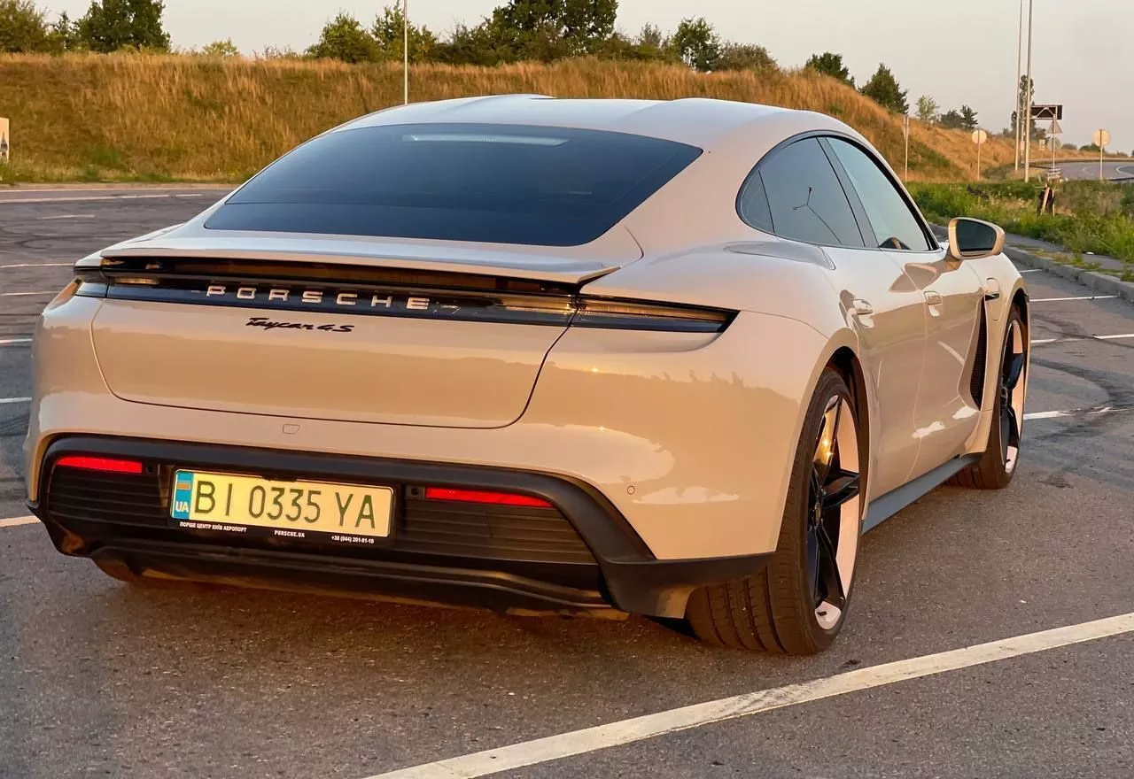 Porsche Taycan  93.4 kWh 202071