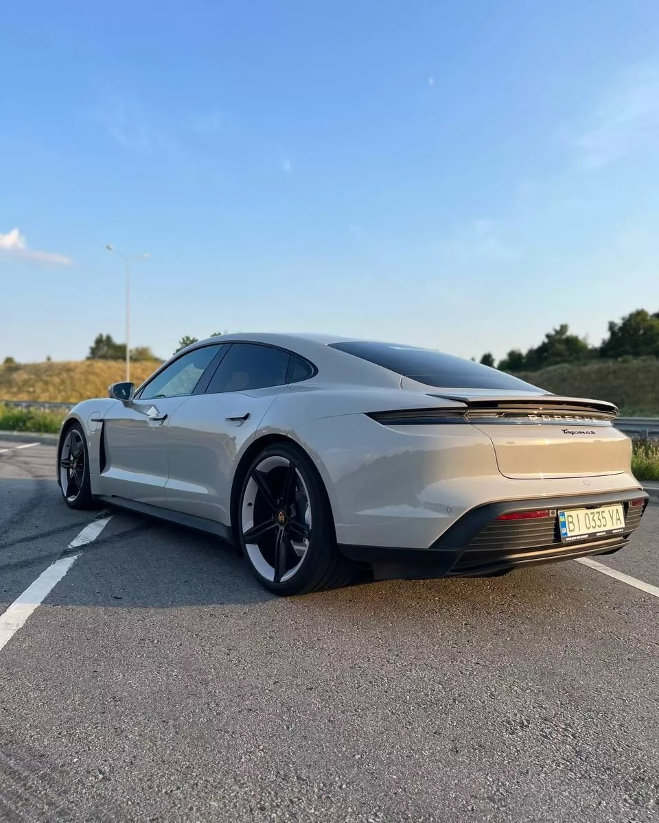 Porsche Taycan  93.4 kWh 2020101