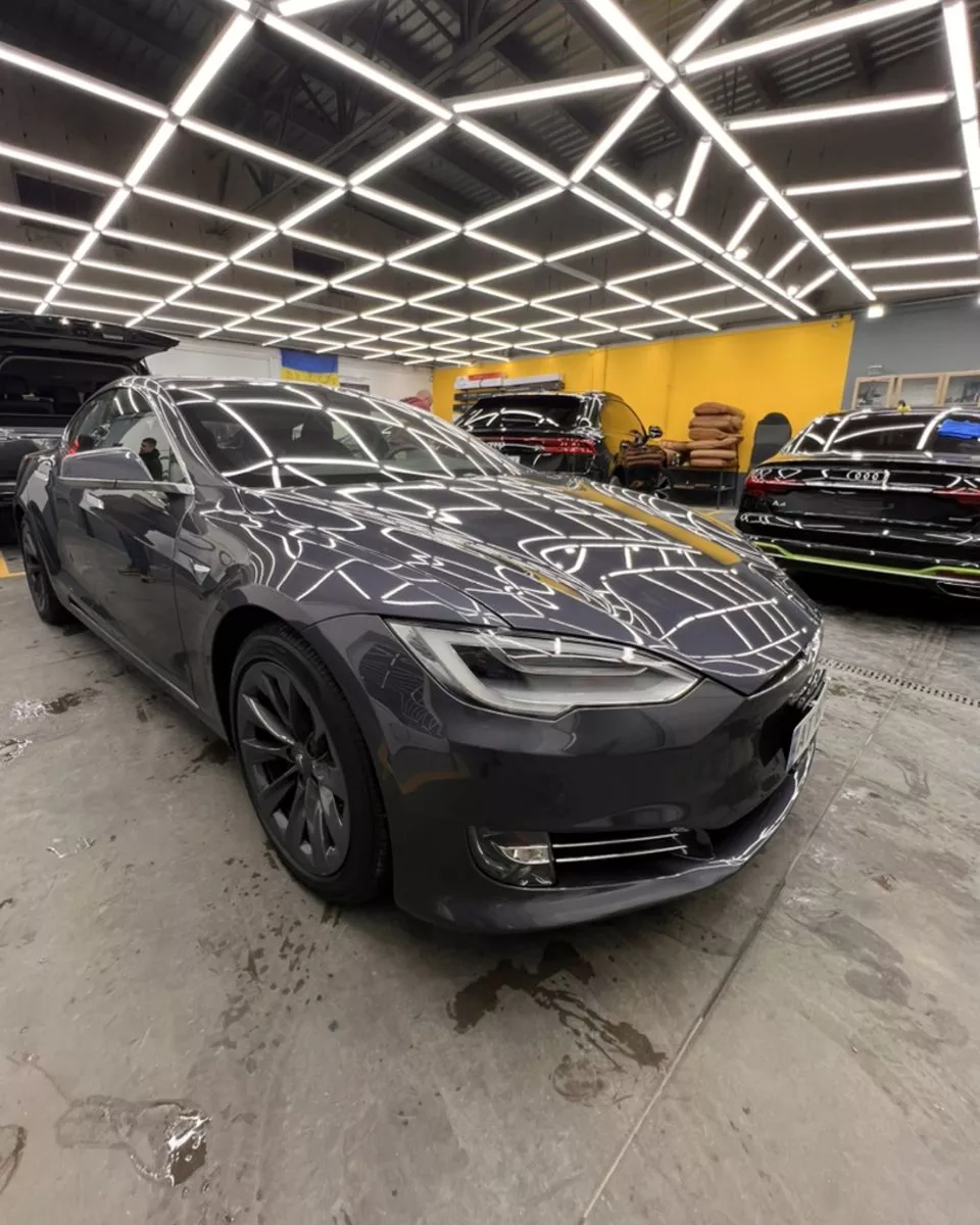 Tesla Model S 