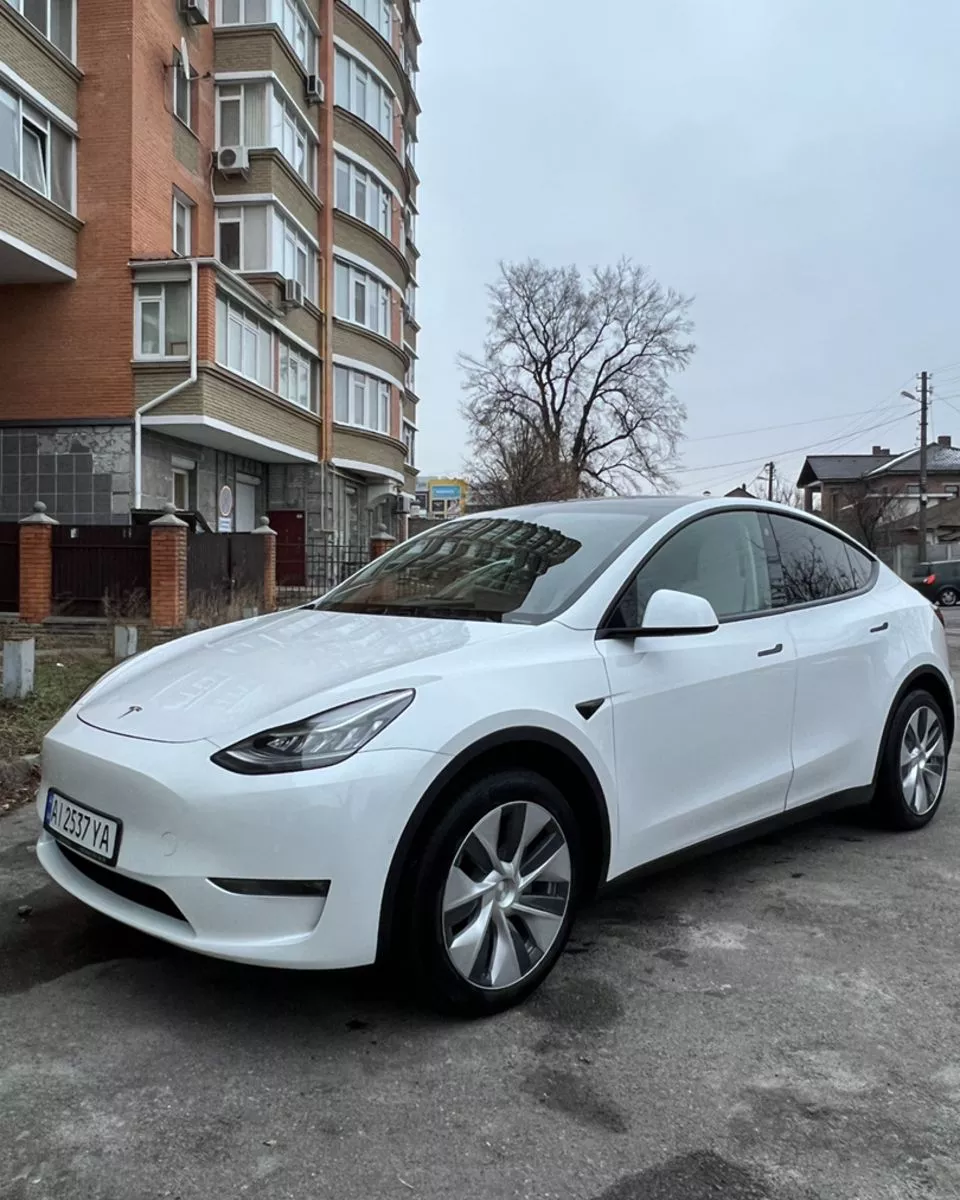 Tesla Model Y  82 kWh 2021111