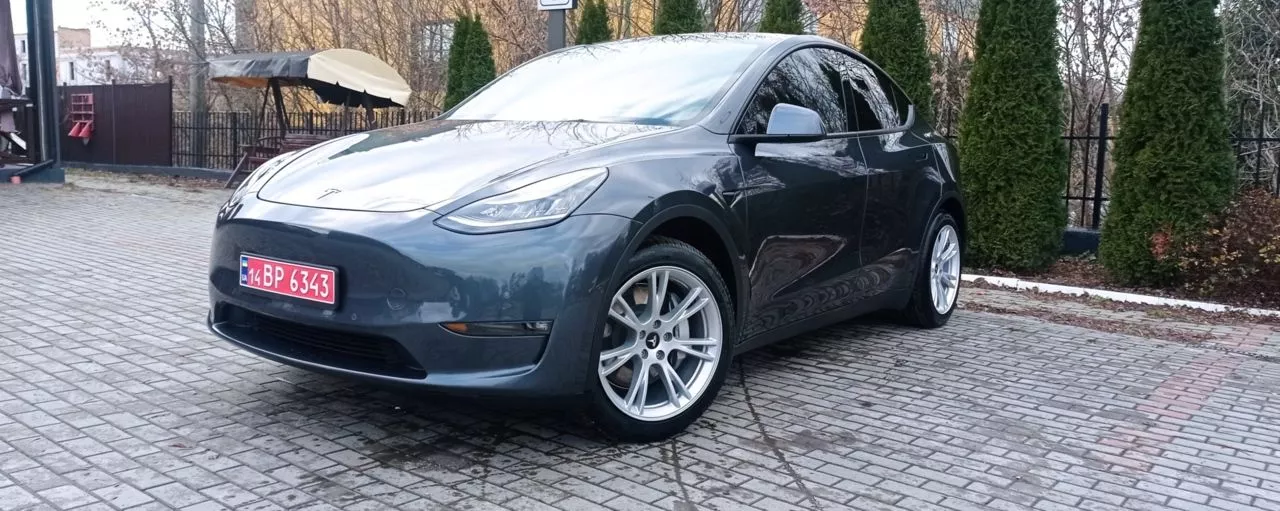 Tesla Model Y 