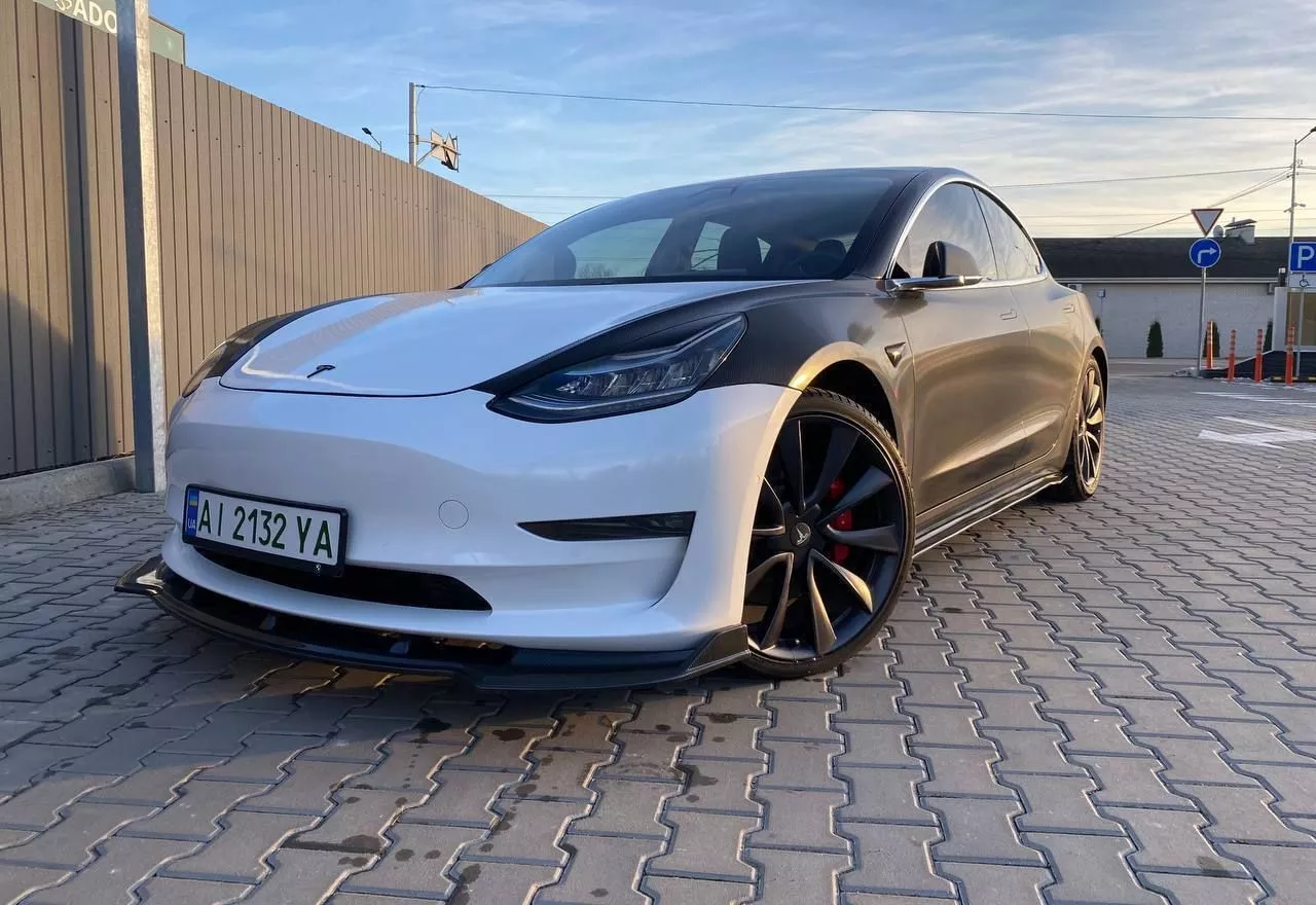 Tesla Model 3  82 kWh 2020231