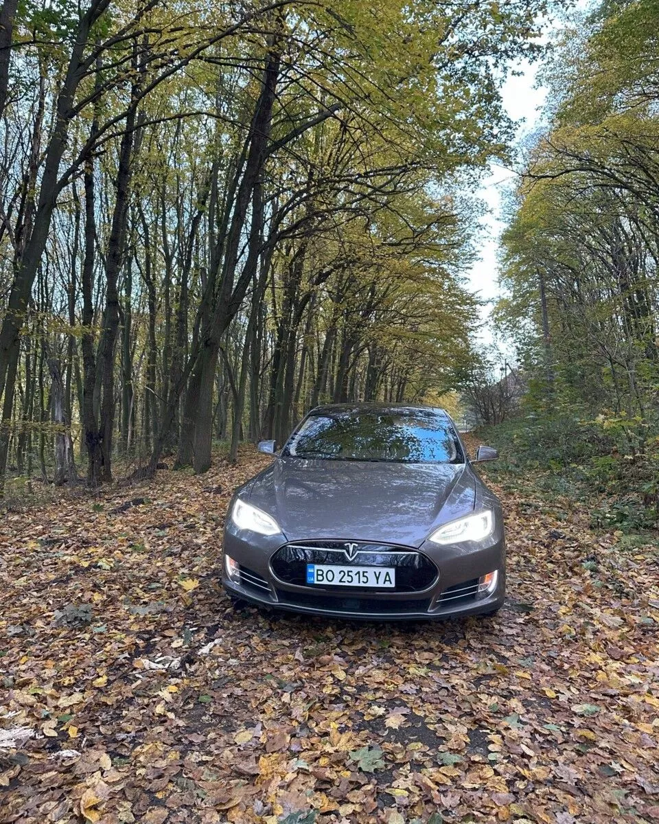 Tesla Model S  85 kWh 201511