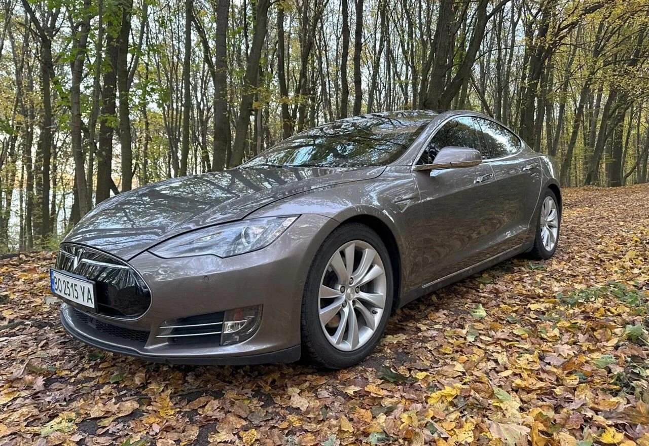 Tesla Model S  85 kWh 201571