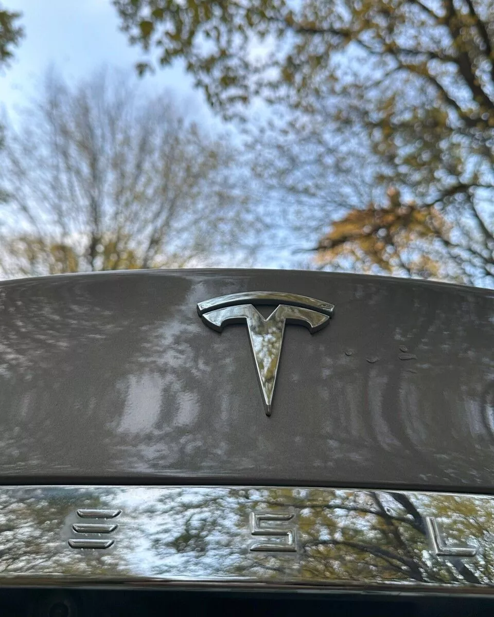 Tesla Model S  85 kWh 2015171