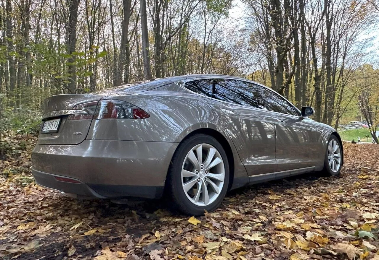 Tesla Model S  85 kWh 2015181