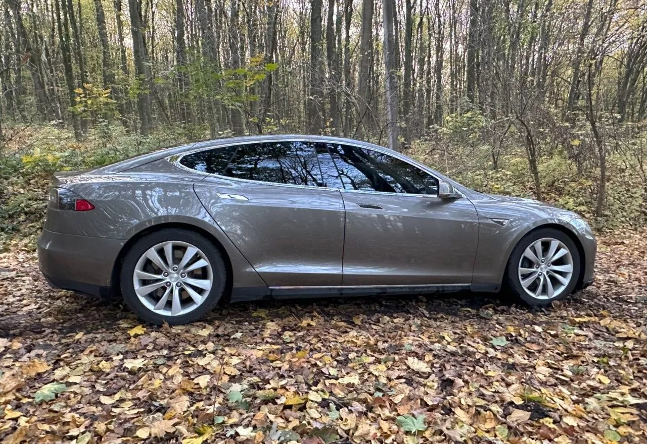 Tesla Model S  85 kWh 2015191