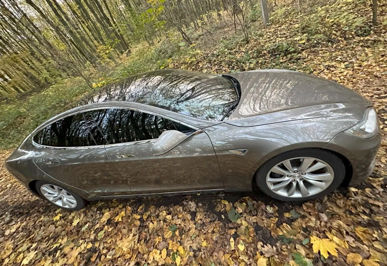 Tesla Model S  85 kWh 2015211