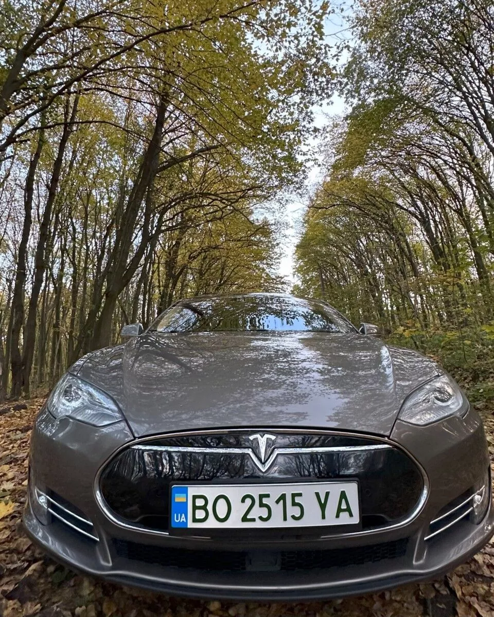 Tesla Model S  85 kWh 2015241