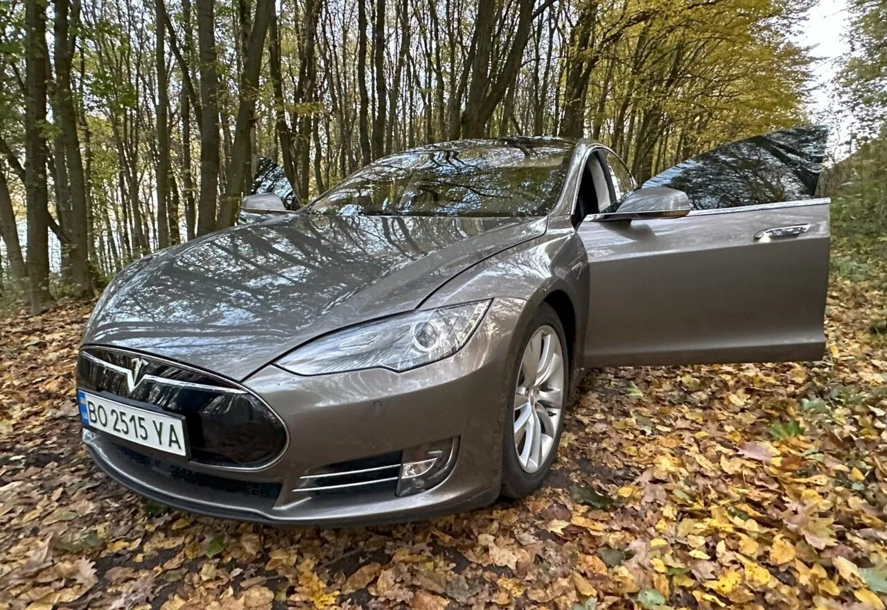 Tesla Model S  85 kWh 2015291