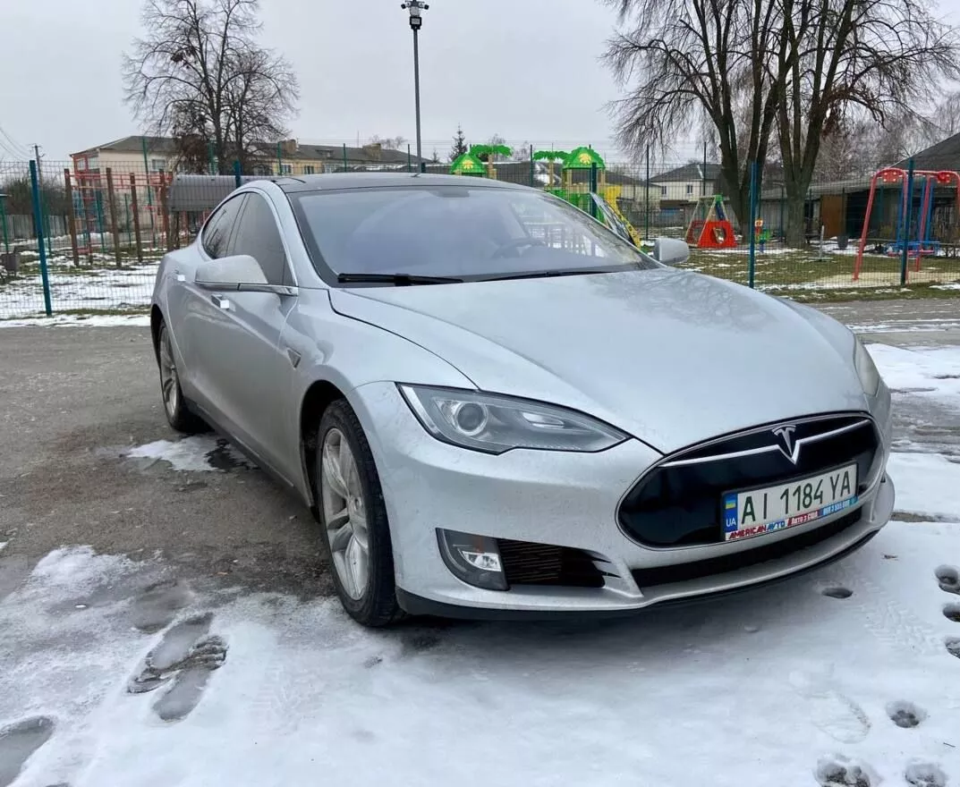 Tesla Model S 