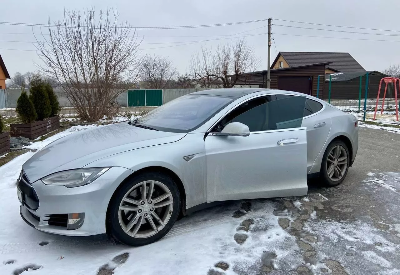 Tesla Model S  60 kWh 201311