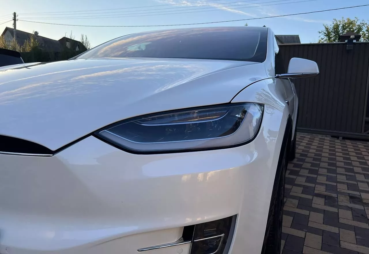 Tesla Model X 