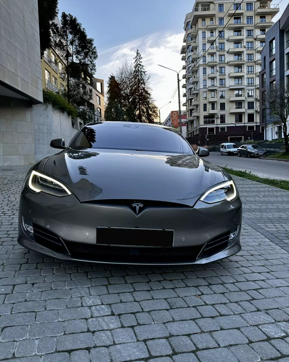 Tesla Model S  90 kWh 201601