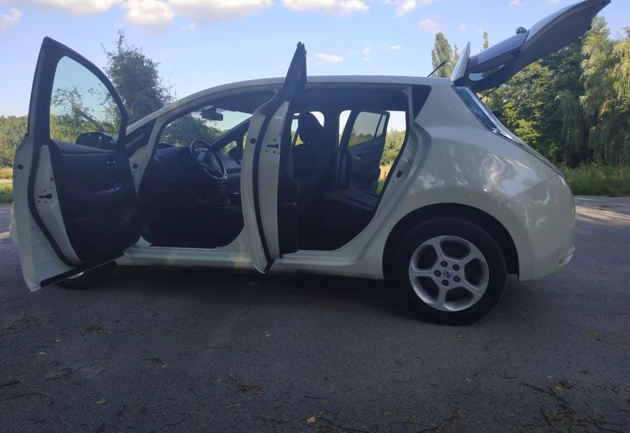 Nissan Leaf  24 kWh 2014111