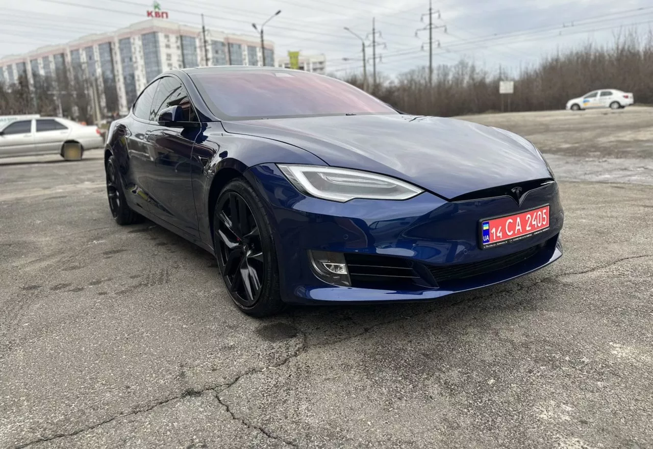 Tesla Model S 