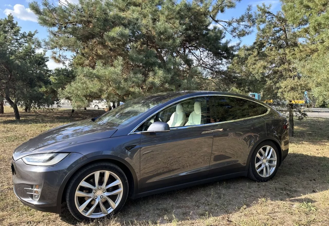 Tesla Model X 