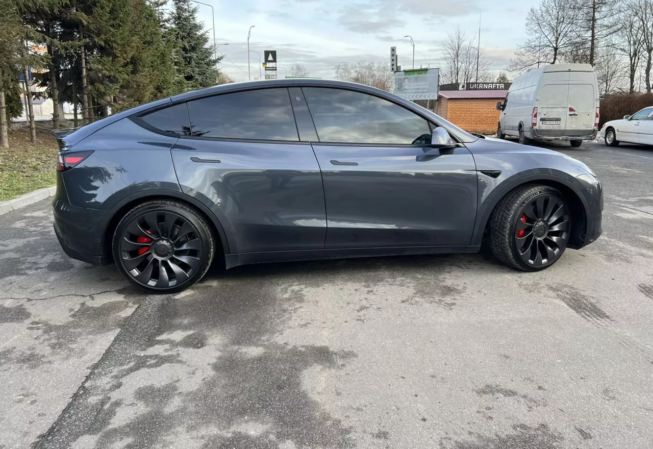 Tesla Model Y  2022121