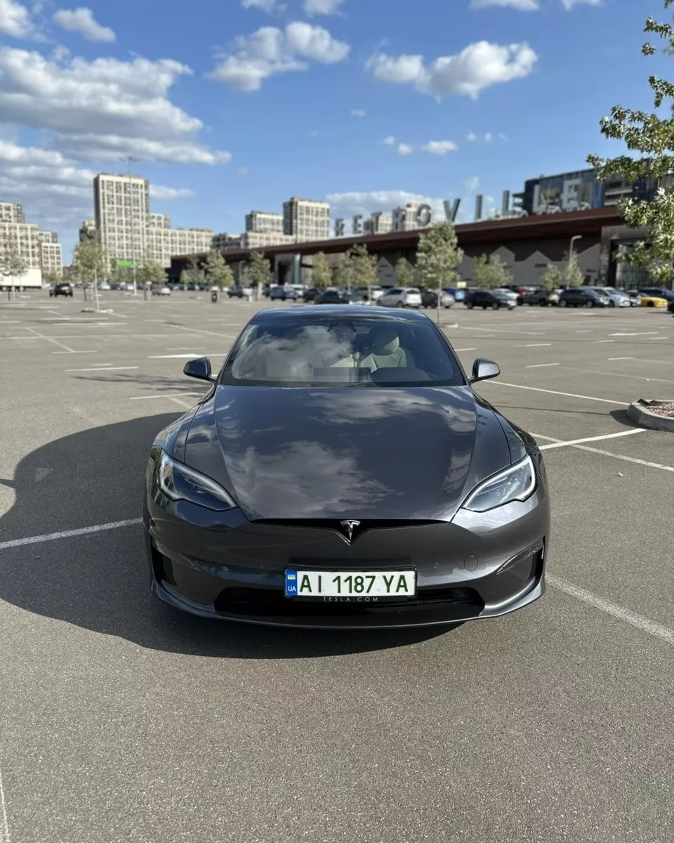 Tesla Model S 