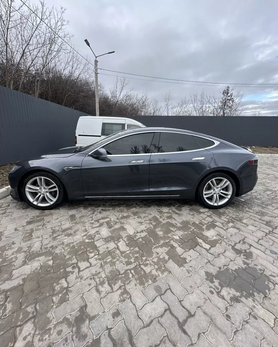 Tesla Model S  70 kWh 201551