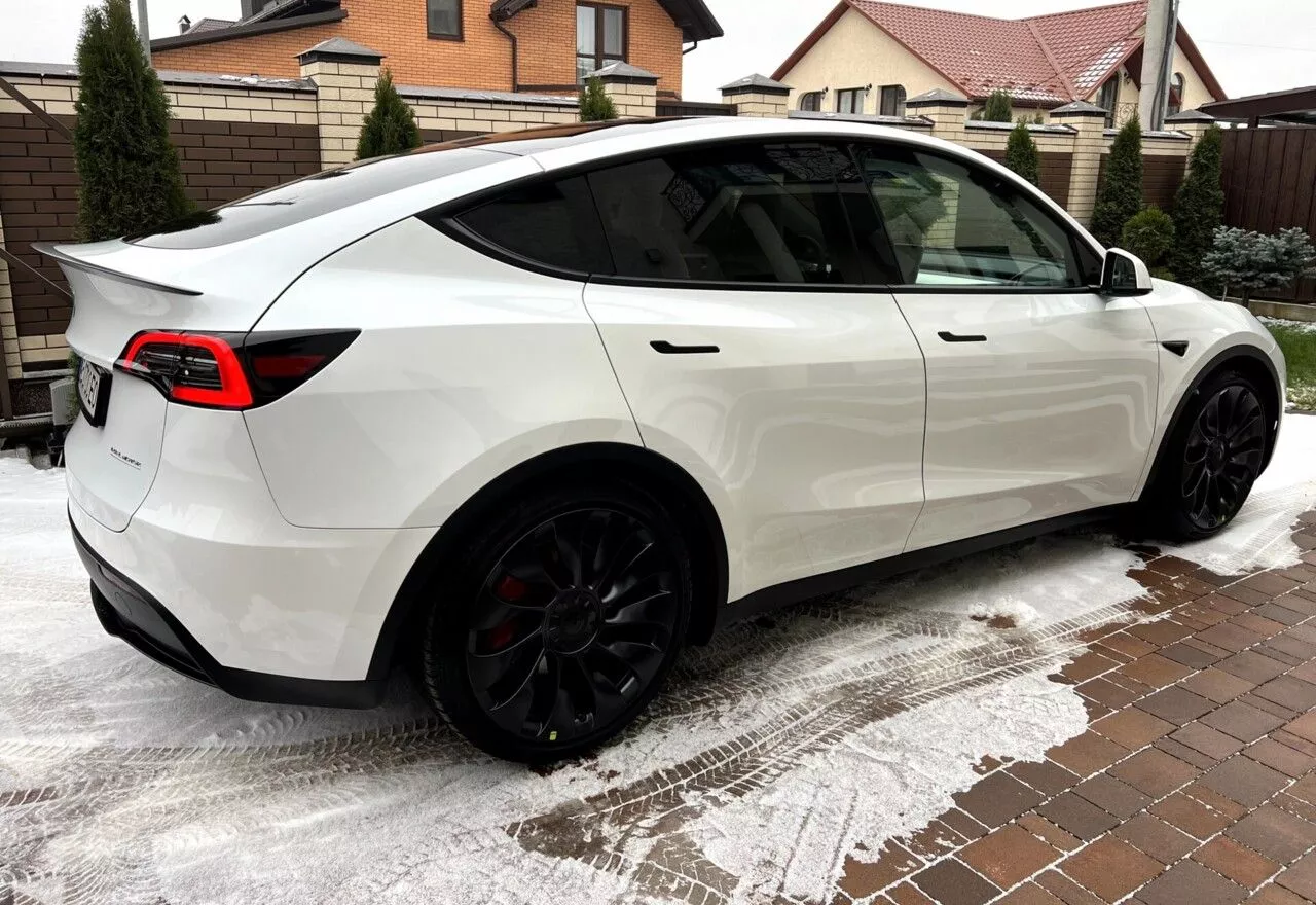 Tesla Model Y  82 kWh 202341