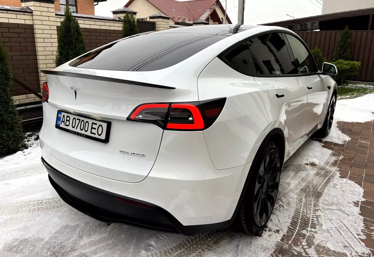 Tesla Model Y  82 kWh 202351