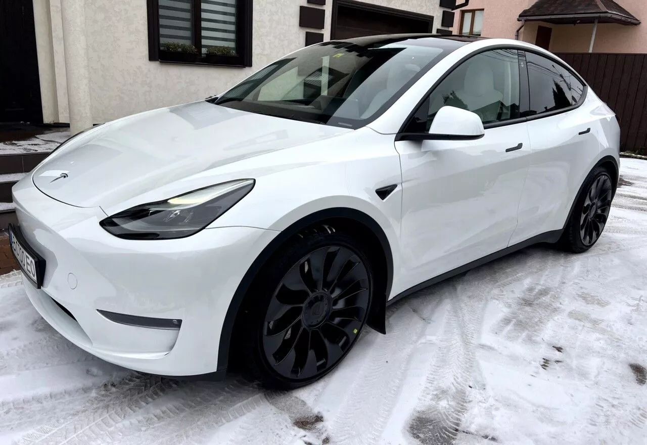 Tesla Model Y  82 kWh 2023111