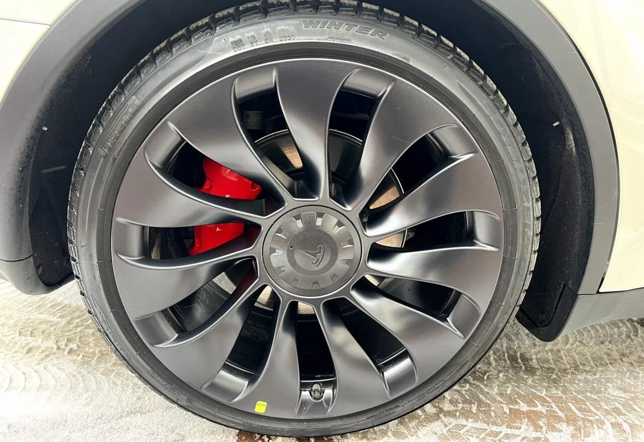 Tesla Model Y  82 kWh 2023141