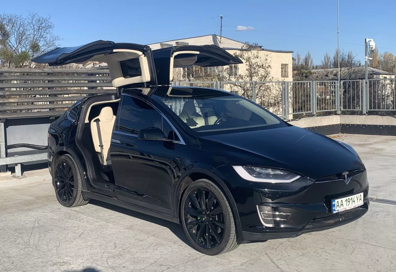 Tesla Model X 