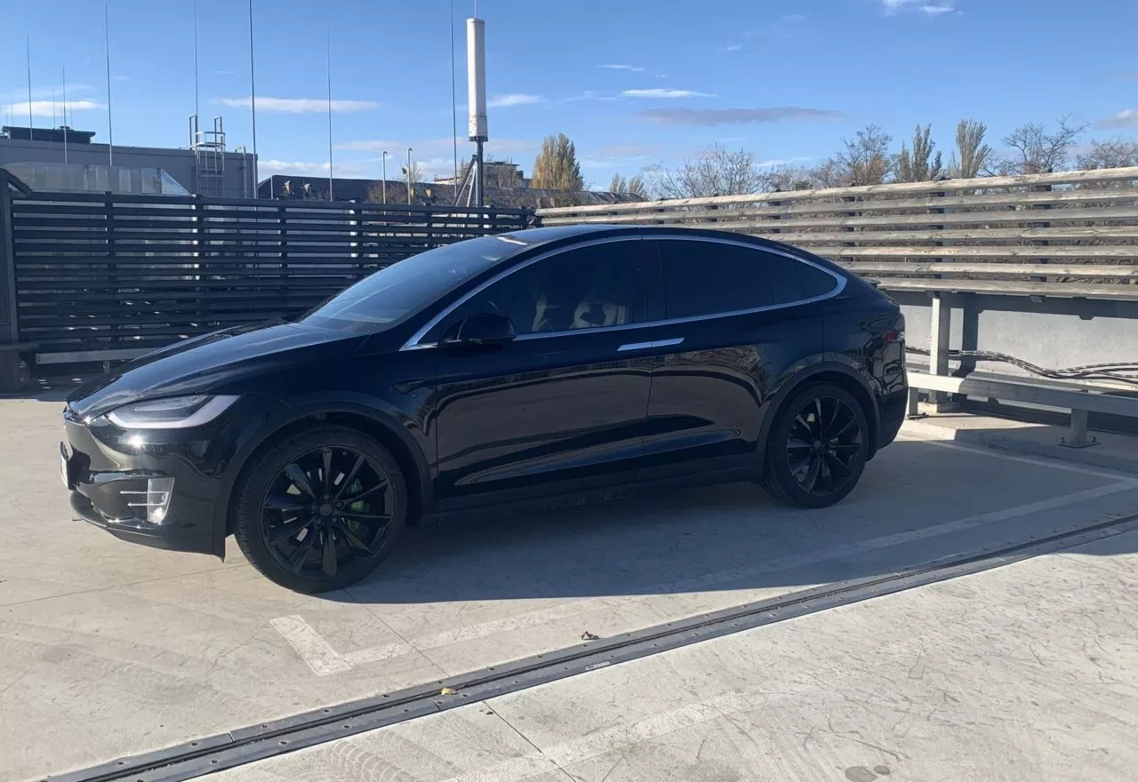 Tesla Model X  201821