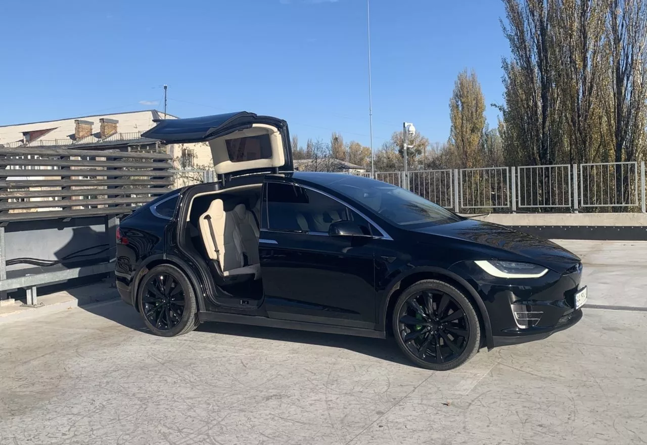 Tesla Model X  2018151