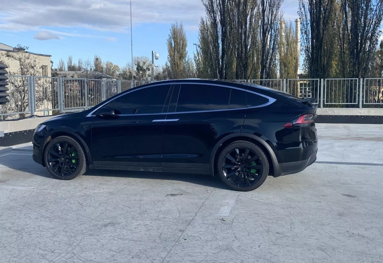 Tesla Model X  2018181