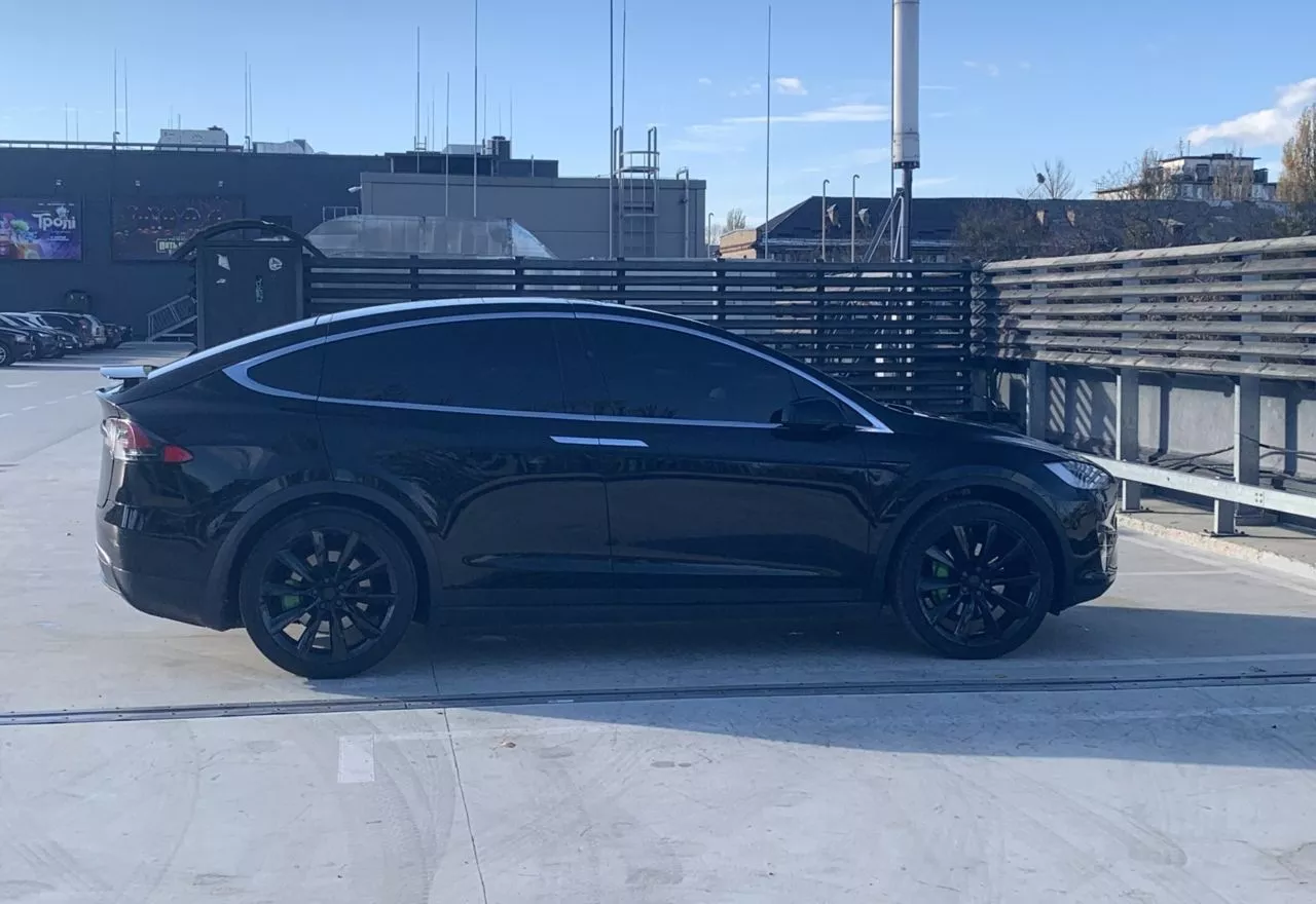 Tesla Model X  2018241